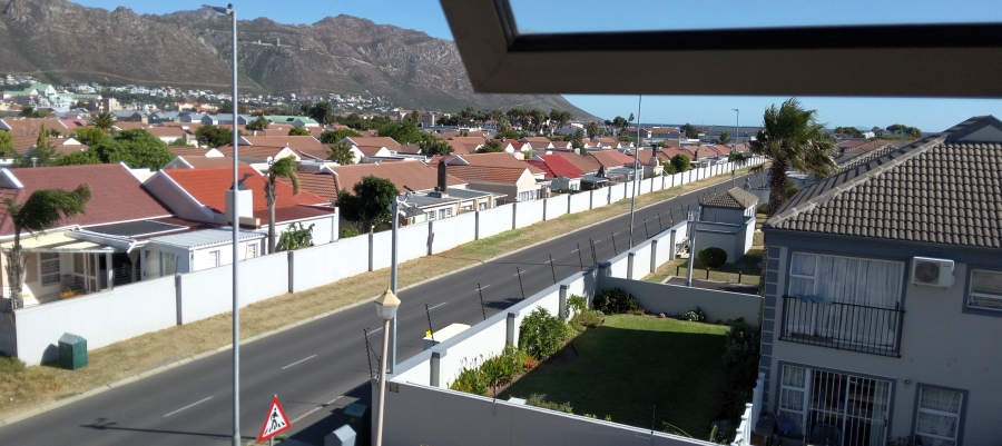2 Bedroom Property for Sale in Gordons Bay Central Western Cape